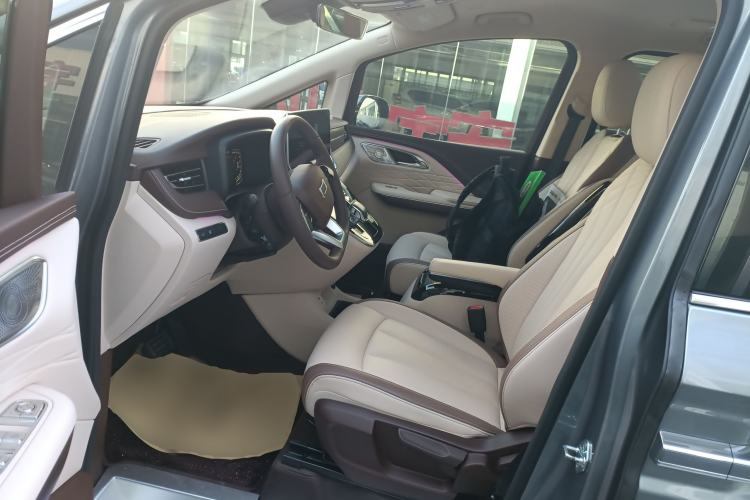 Used Bestune M9 2023 2.0T Ultimate Edition