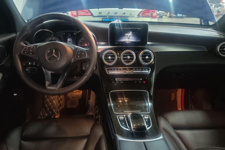 Used Mercedes-Benz GLC 2017 GLC 260 4MATIC Luxury Model