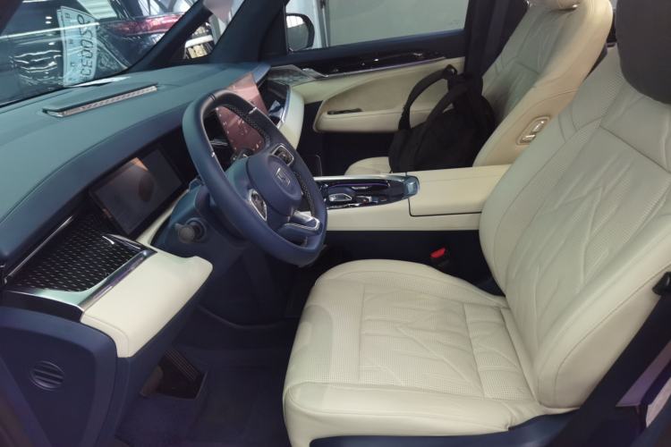 Used Zeekr 009 2024 Six-Seat Executive Version 4WD 108 kWh
