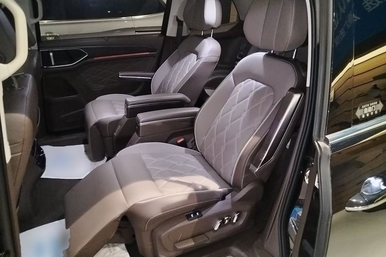 Used Volkswagen Viloran 2024 380TSI Premium Edition