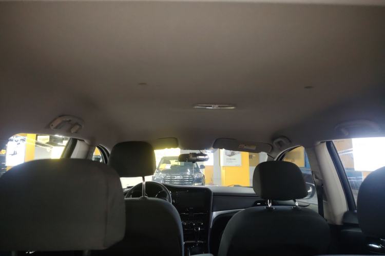 Used Venucia T70 2018 2.0L CVT Smart Edition
