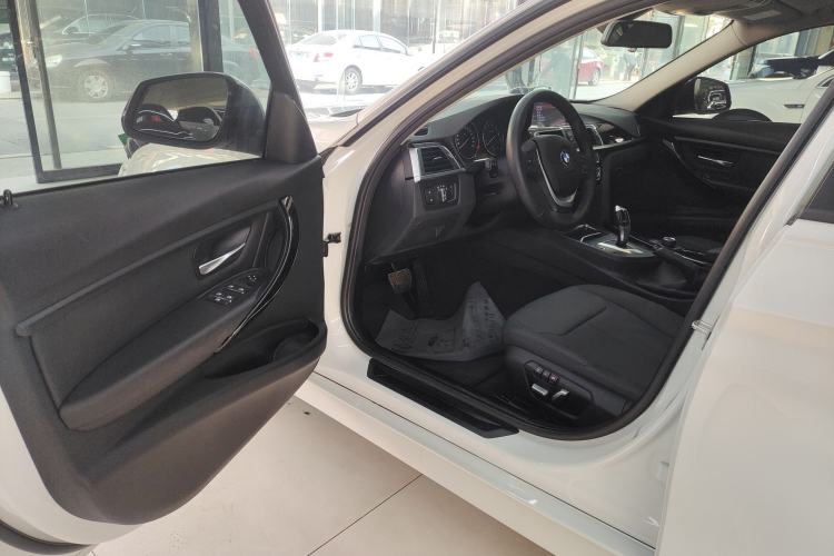 Used BMW 3 Series 2017 318i Fashion Model
