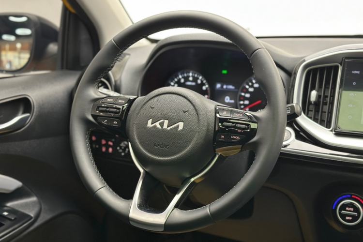 Used Kia kx1 Stonic 2021 1.4L CVT Sunroof Model