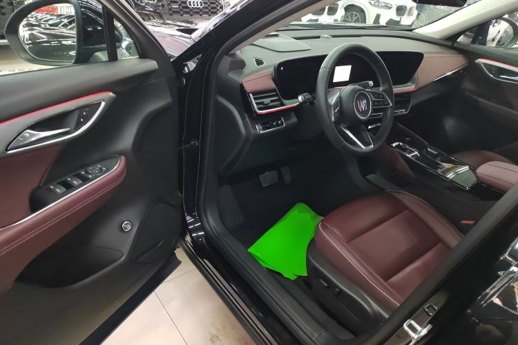 Used Buick Envision 2025 Encore Plus 28T Two-Wheel-Drive Platinum Edition
