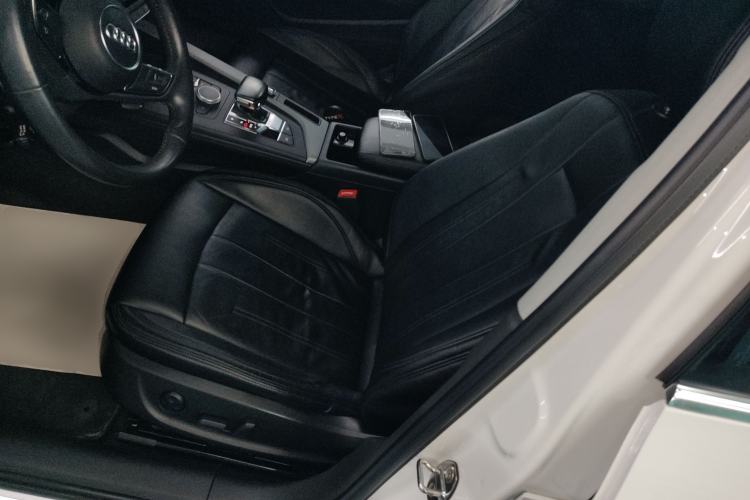 Used Audi A4L 2018 30th Anniversary Edition 30 TFSI Ambition Model
