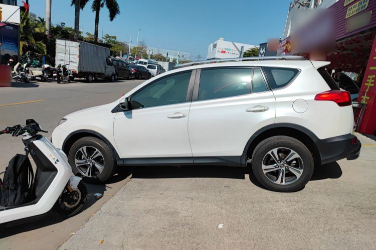 Used Toyota RAV4 2015 2.0L CVT Two-Wheel Drive Fashion Edition
