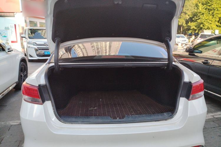 Used Kia K5 2017 2.0L Automatic 15th Anniversary Special Edition LUX
