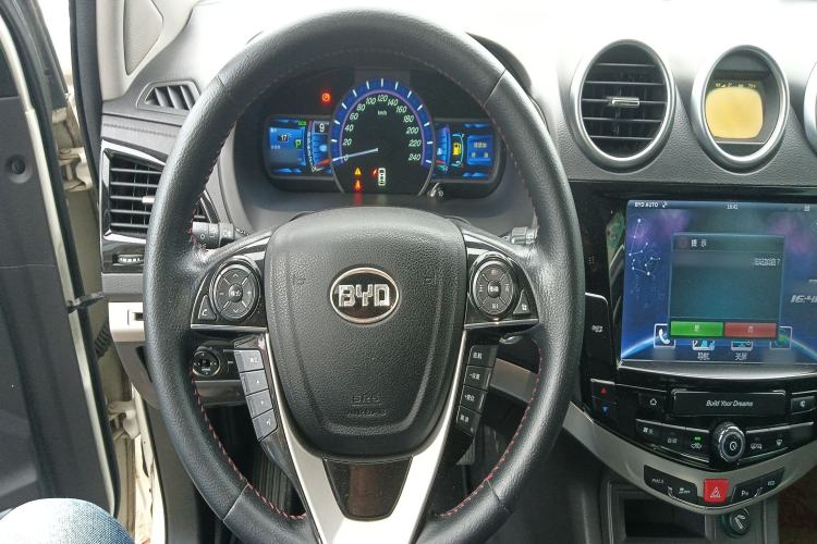 Used BYD S7 2015 2.0T Automatic Prestige Model
