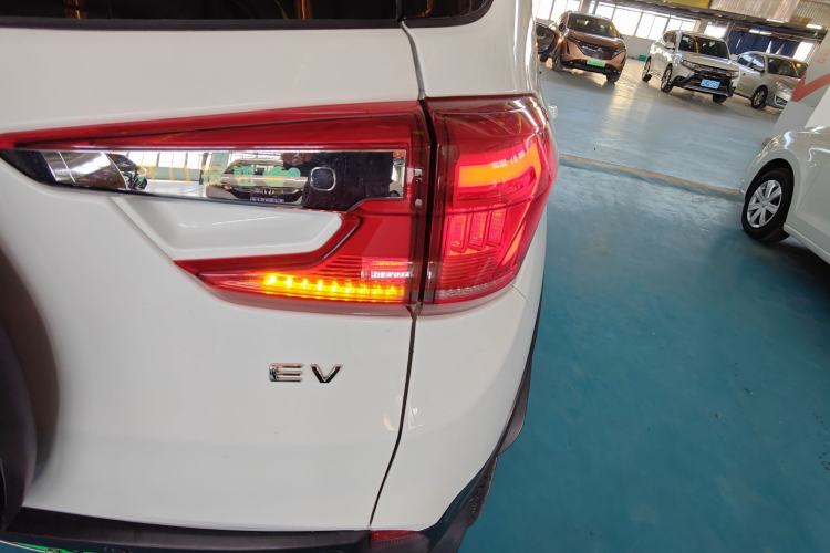 Used BYD Yuan New Energy 2019 EV535 Smart Connect Trendsetting Model
