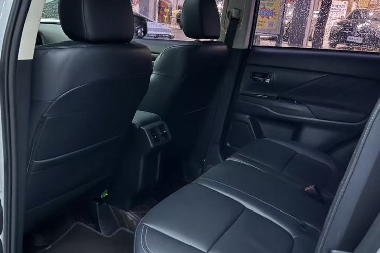 Used Mitsubishi Outlander 2019 2.0L Two-Wheel Drive Comfort Edition 5 Seats China VI Standard
