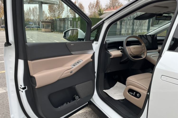 Used XPeng X9 2025 740 Ultra-Long Range Max
