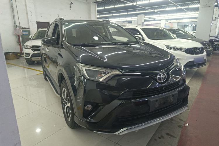 Used Toyota RAV4 2016 2.0L CVT Two-Wheel Drive Fashion Edition China V Standard
