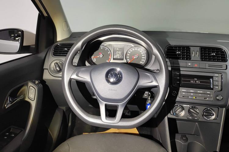 Used Volkswagen Polo 2016 1.4L Manual Fashion Model