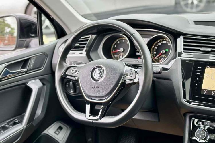 Used Volkswagen Tiguan L 2019 380TSI Automatic All-Wheel Drive Luxury Edition with 7 Seats China VI Standard
