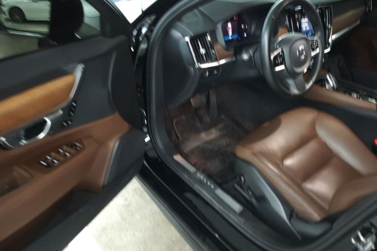 Used Volvo S90 2022 B5 Zhiyi Luxury Edition
