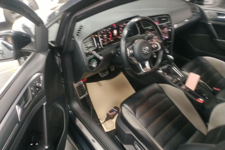 Used Volkswagen Golf 2020 Charming Edition 280TSI DSG R-Line
