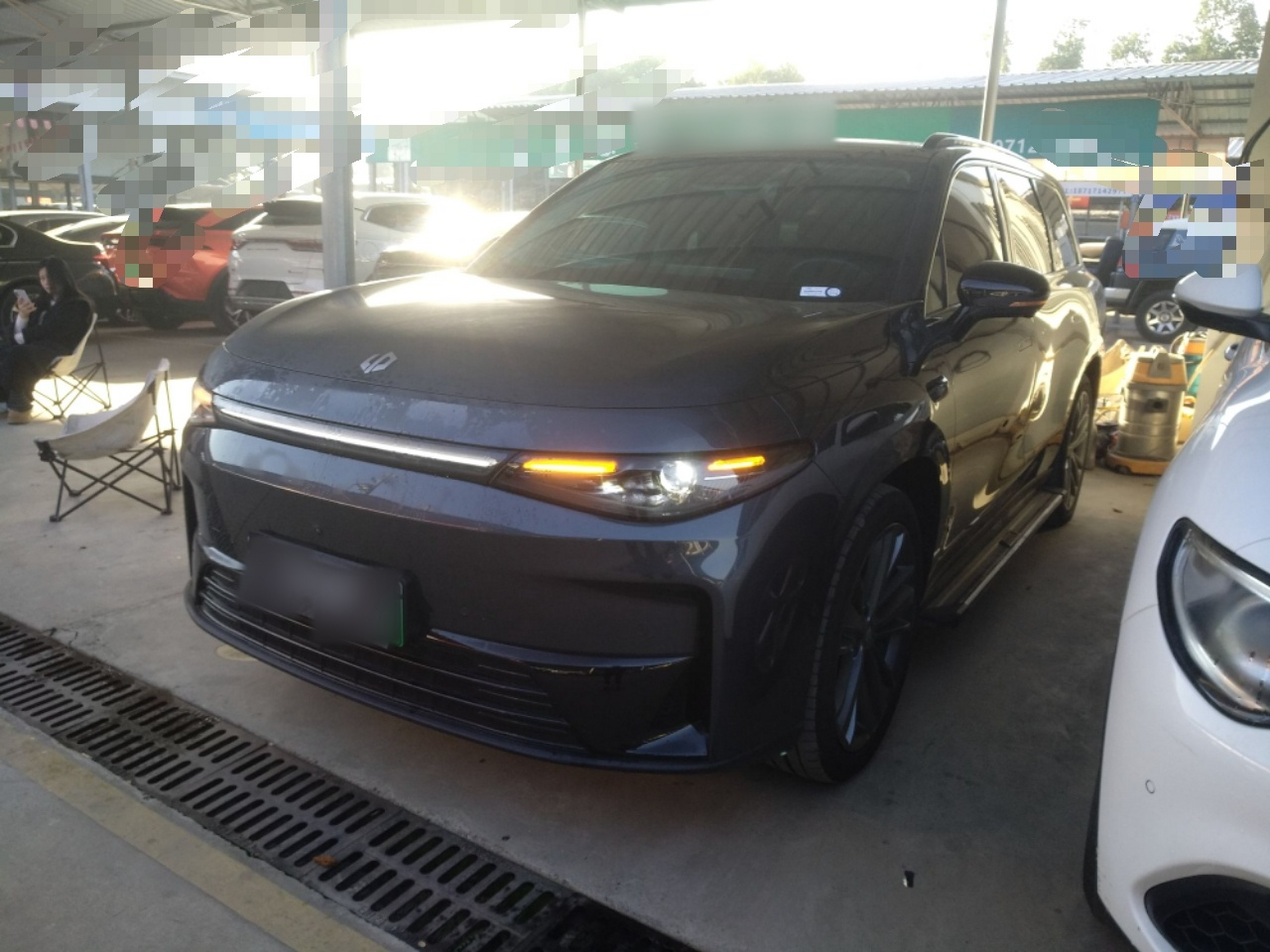 Под передней частью автомобиля