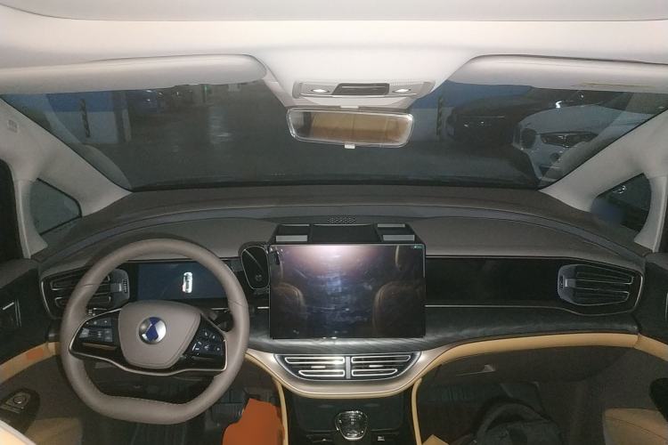 Used Denza D9 2022 DM-i 1040 Prestige Model