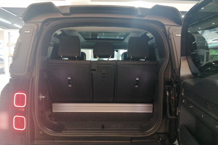 Used Land Rover Defender 2023 Facelift 90 3.0T P400 XS
