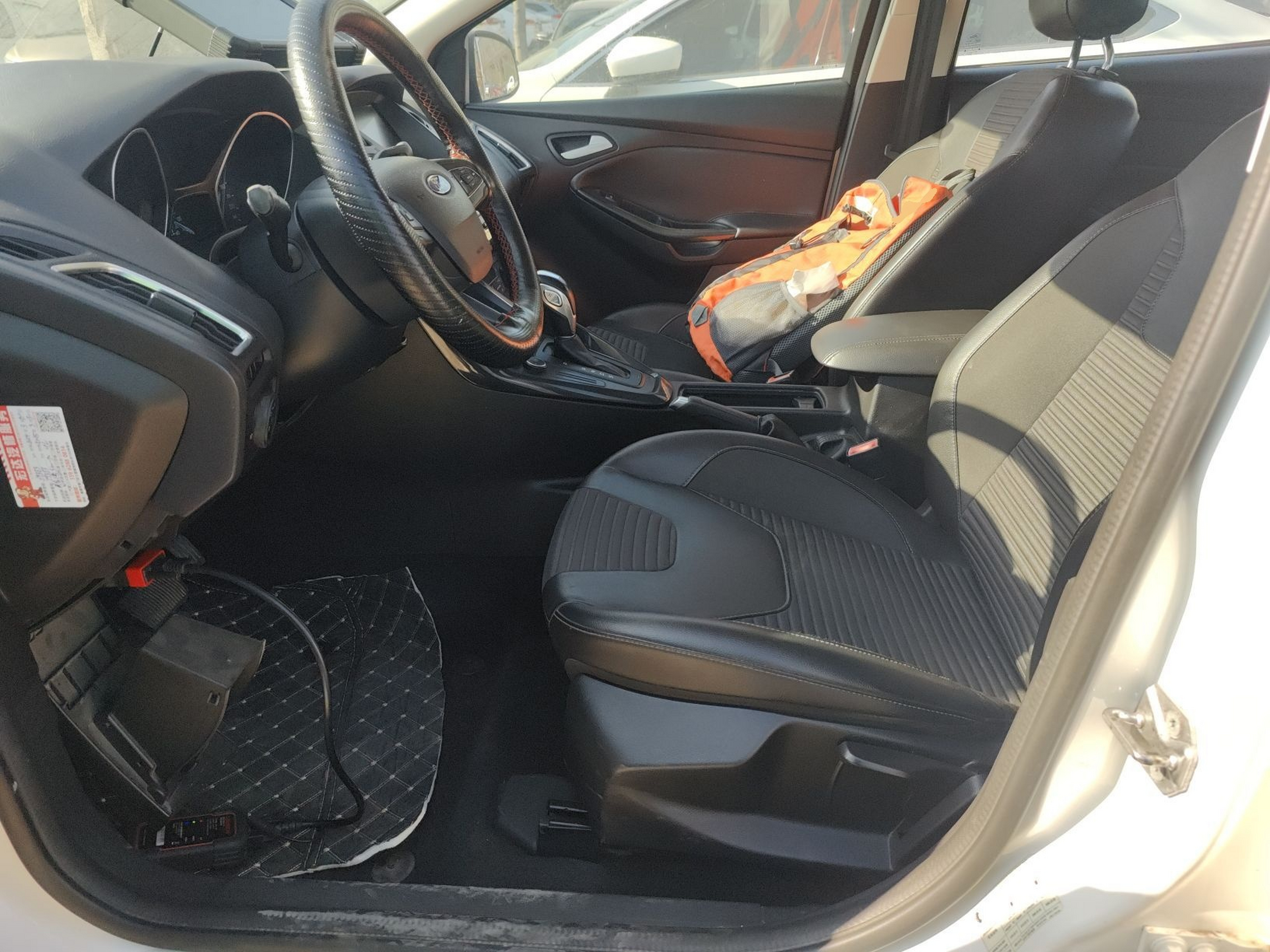 Переднее сиденье в автомобиле