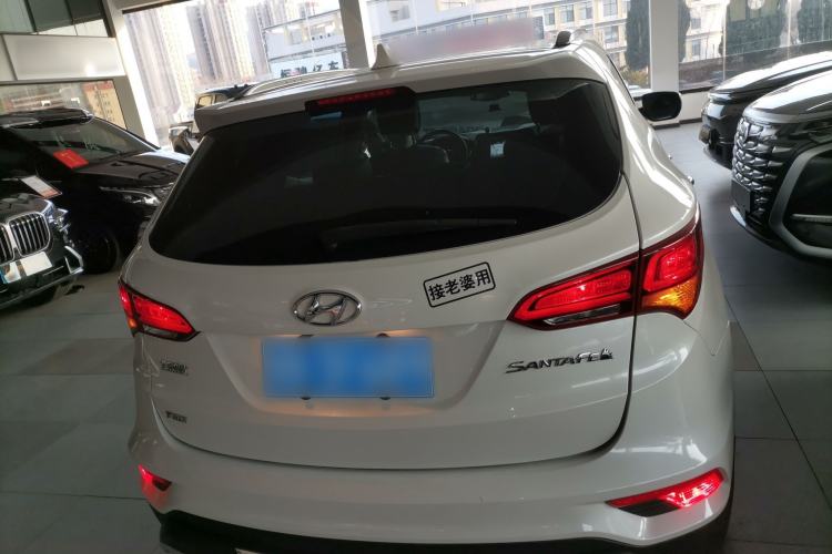 Used Hyundai Santa Fe 2017 2.0T Automatic Two-Wheel Drive Smart Version 7 Seats