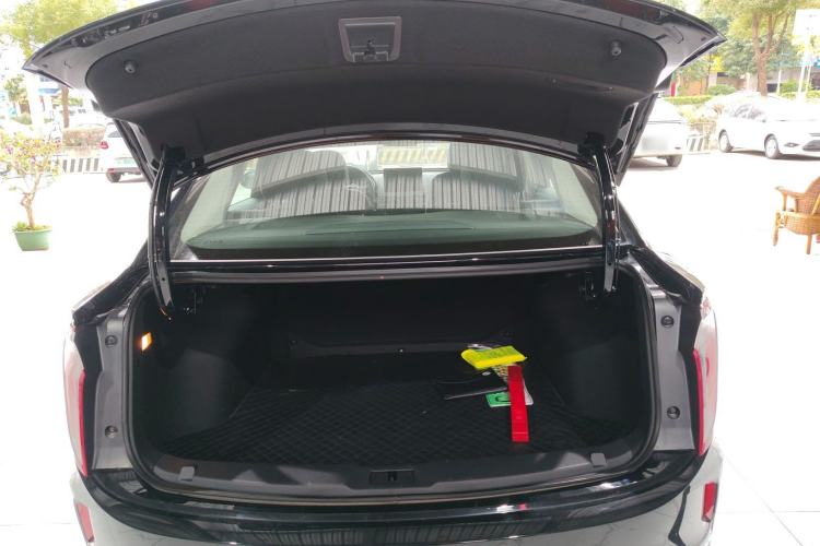 Used Hongqi E-QM5 2024 450km Range Commuter Version
