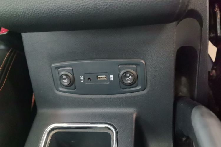 Used Leopaard Q6 2015 2.4L Manual 4x4 Excellence Edition
