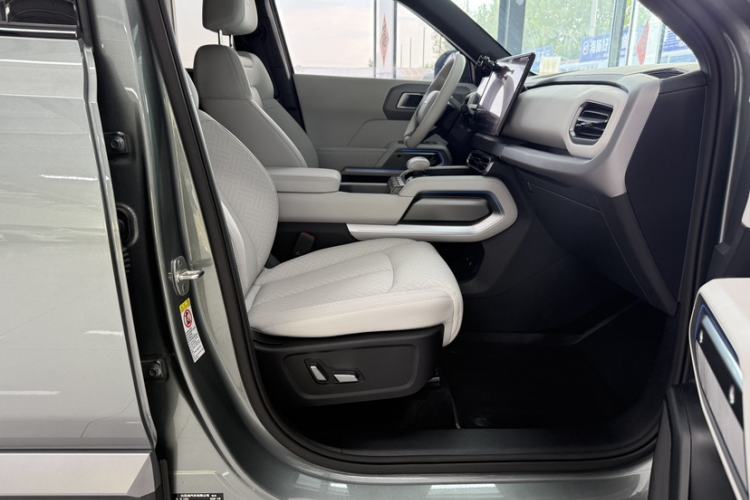 Used  Titanium 3 2025 501 km All-Wheel Drive Intelligent Driving Max Edition
