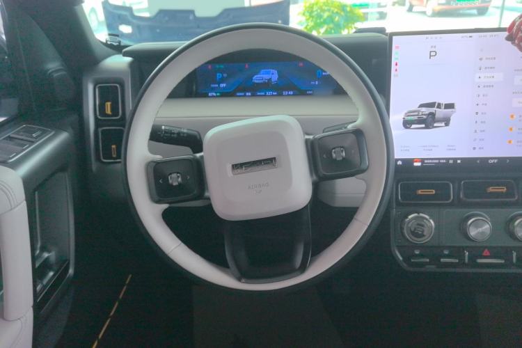 Used  V23 2025 401 Two-Wheel Drive Intelligent Driving Version
