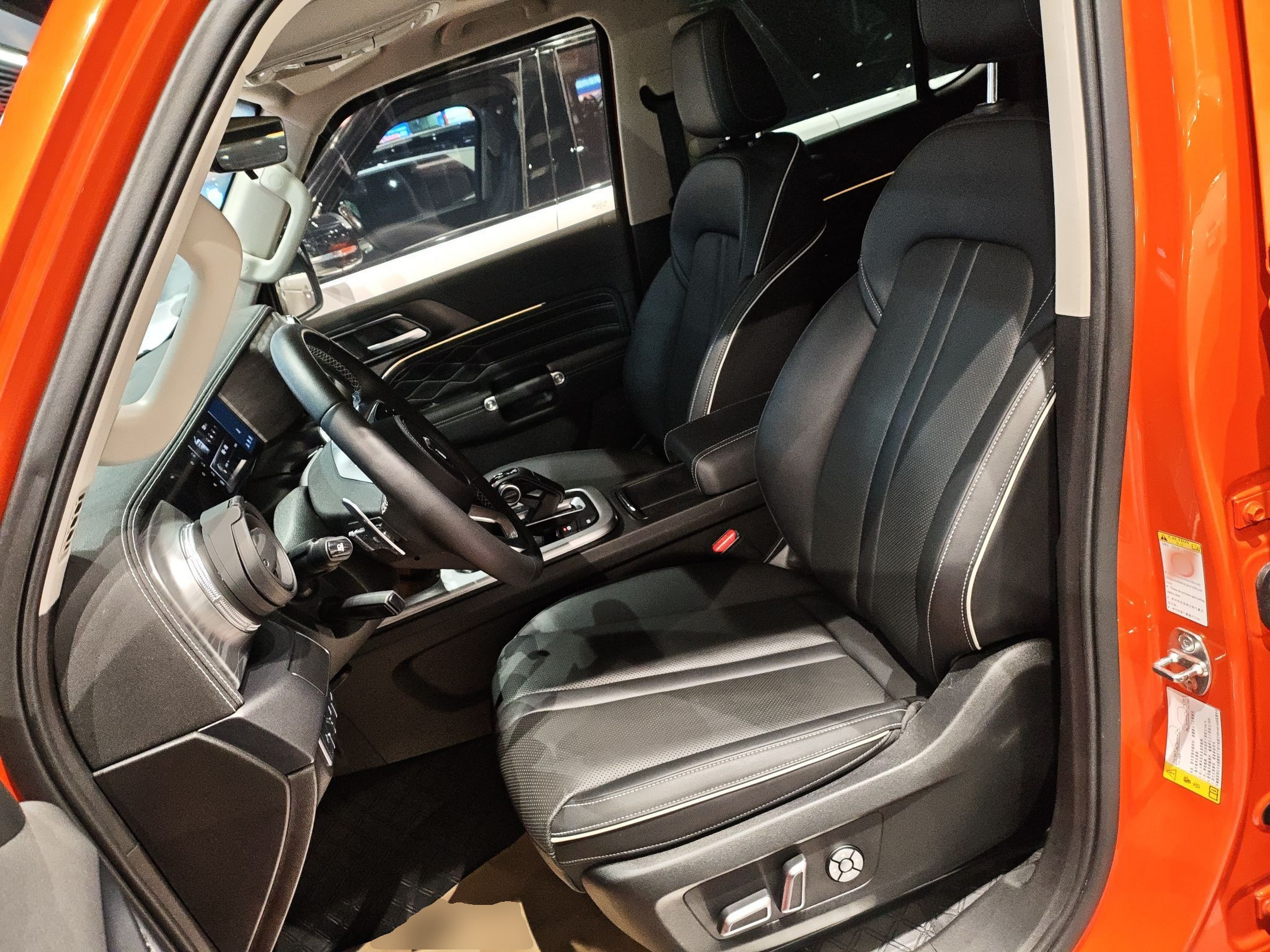 المقاعد الأمامية داخل السيارة