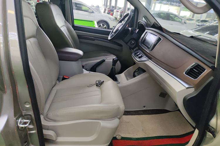 Used FORTHING Lingzhi 2020 M5L 1.6L Luxury 7-Seater
