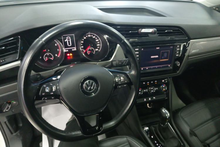 Used Volkswagen Touran 2018 Volkswagen Touran L 280TSI DSG Boundary Edition 7 Seats China VI Standard
