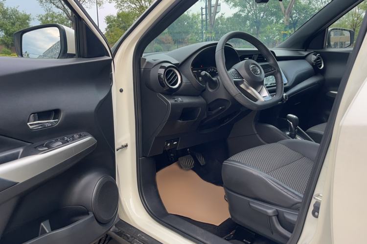 Used Nissan Kicks 2018 1.5L CVT Smart Connect Luxury Edition
