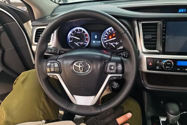 Used Toyota Highlander 2017 2.0T Four-Wheel Drive Luxury Edition 7 Seats
