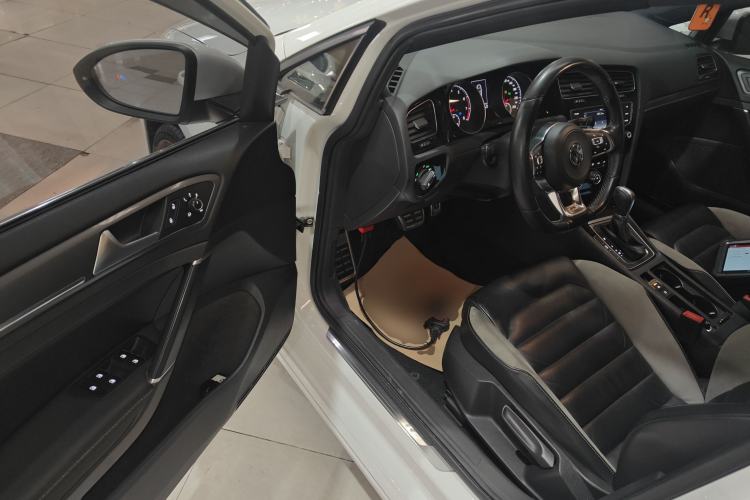 Used Volkswagen Golf 2017 280TSI Automatic R-Line Million-Vehicle Commemorative Edition
