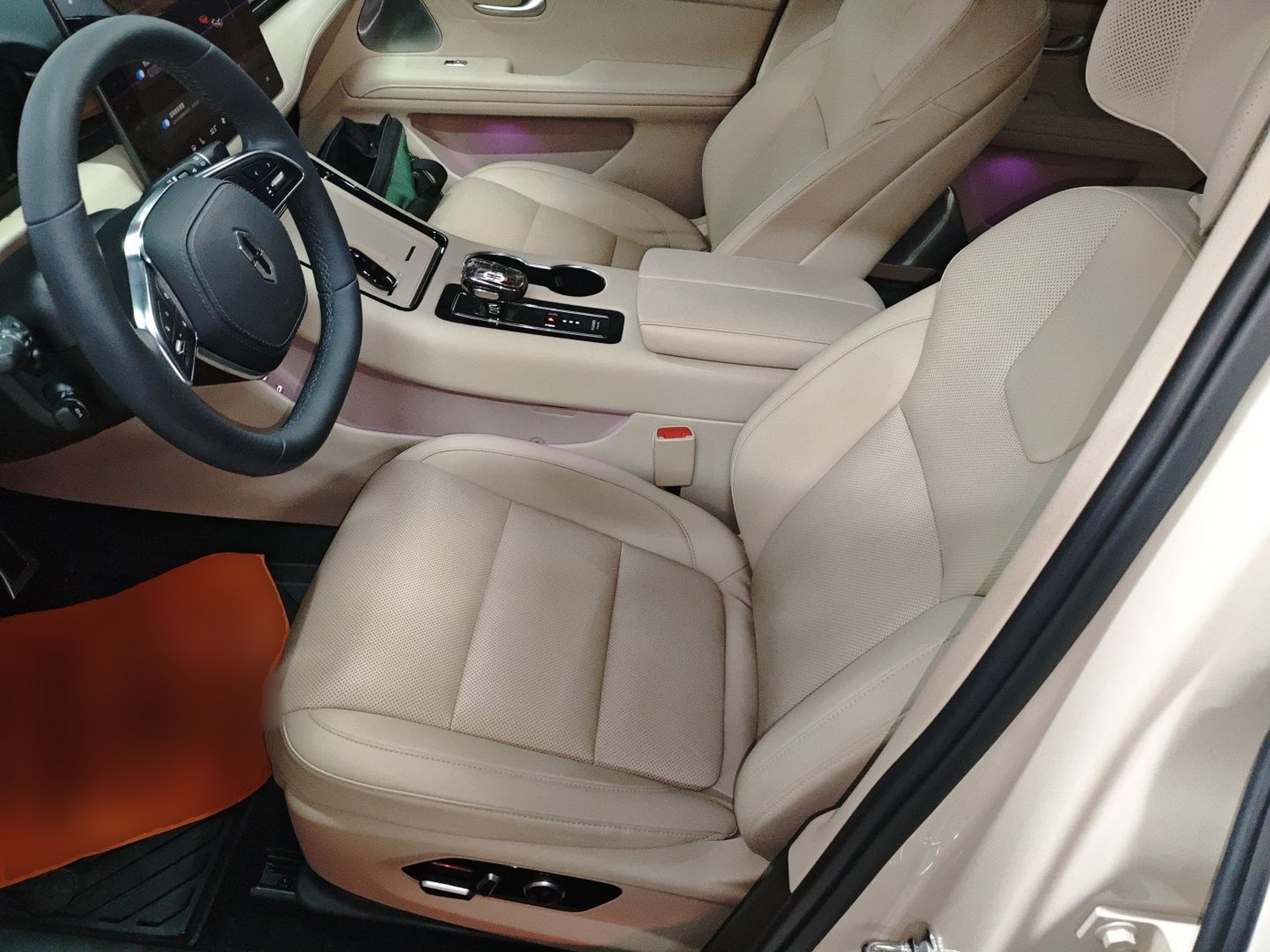 Переднее сиденье в автомобиле