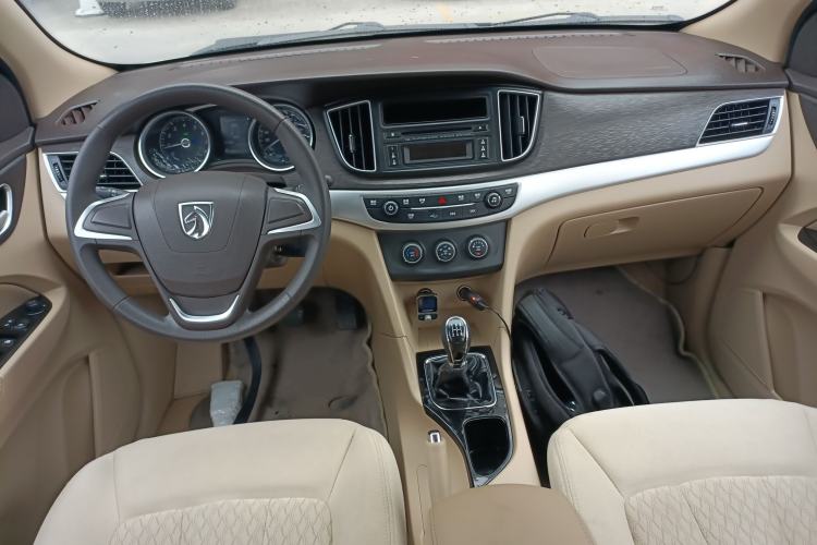 Used Baojun 730 2016 Revised 1.5L Manual Standard Version 7 Seats China V Emission Standard
