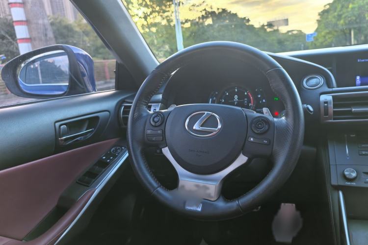 Used Lexus IS 2015 200t F SPORT
