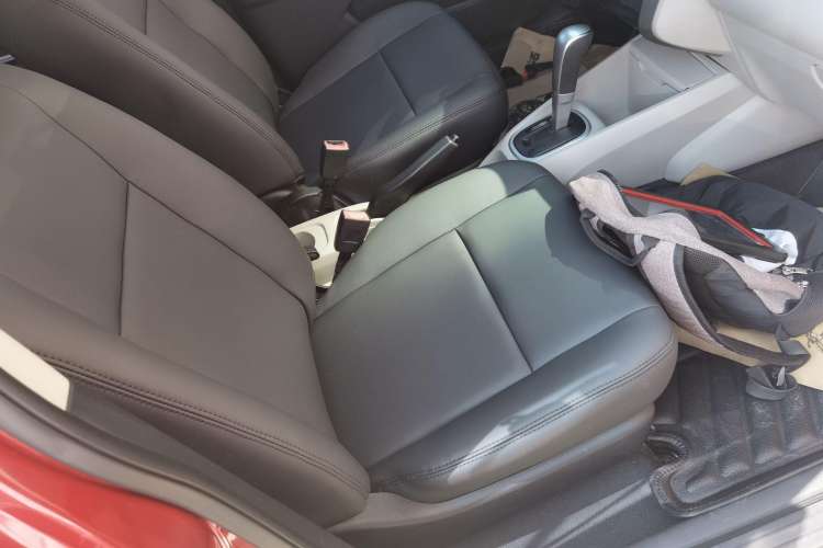 Used Venucia R50 2015 1.6L Automatic Fashion Edition
