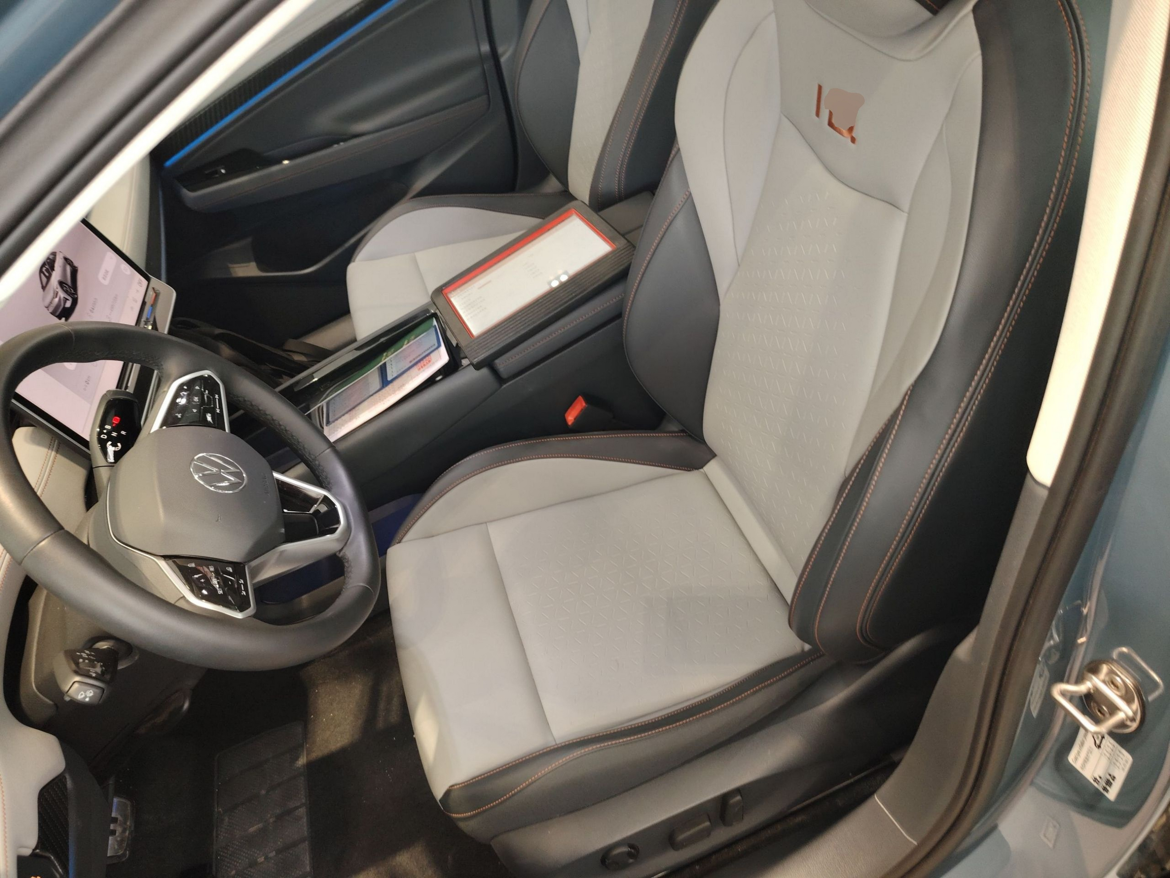 Переднее сиденье в автомобиле