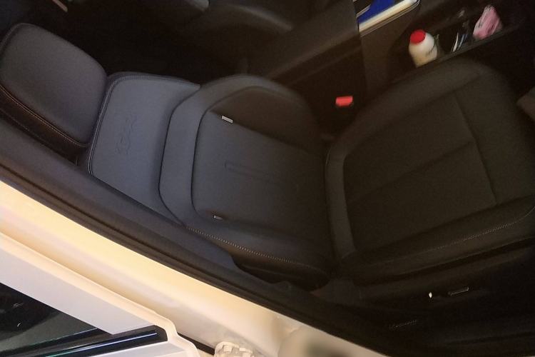 Used  V23 2025 401 Two-Wheel Drive Advanced Edition
