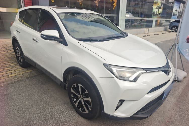 Used Toyota RAV4 2016 2.0L CVT Two-Wheel Drive Fashion Edition China V Standard
