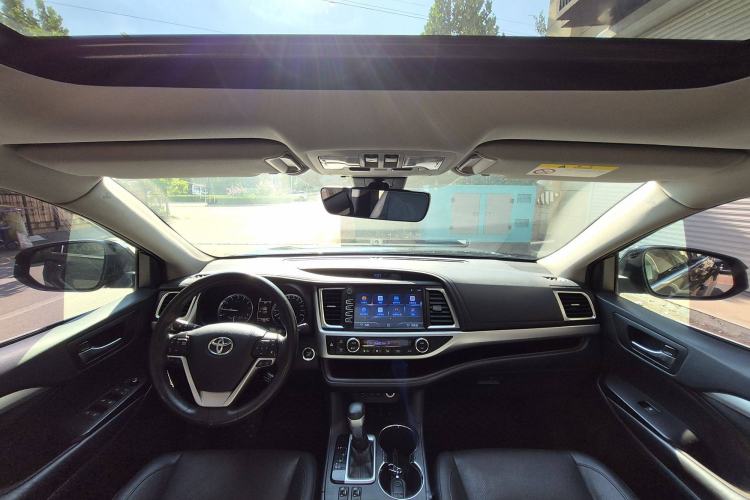 Used Toyota Highlander 2018 2.0T Four-Wheel Drive Luxury Version 7 Seats China VI Standard
