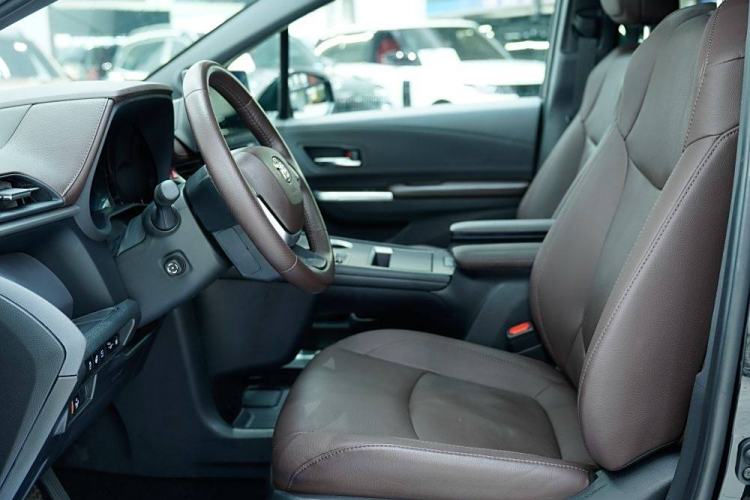 Used Toyota Sienna 2021 2.5L Hybrid Platinum Edition
