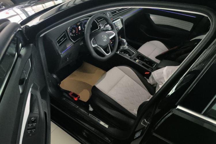 Used Volkswagen Magotan 2026 30 Million Vehicles Selected Model 380TSI DSG Luxury Edition
