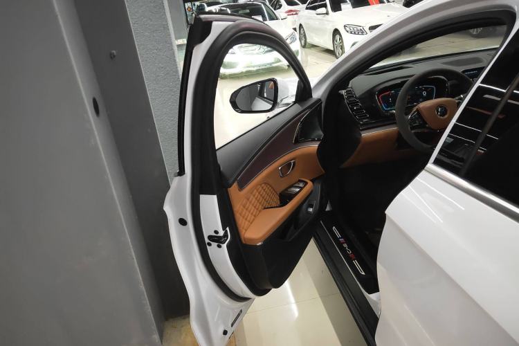 Used BYD Han 2022 EV Genesis Edition 715KM Front-Wheel-Drive Prestige Model
