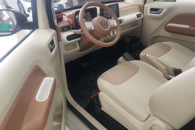 Used Wuling Hongguang MINIEV 2024 3rd Generation 215km Advanced Version
