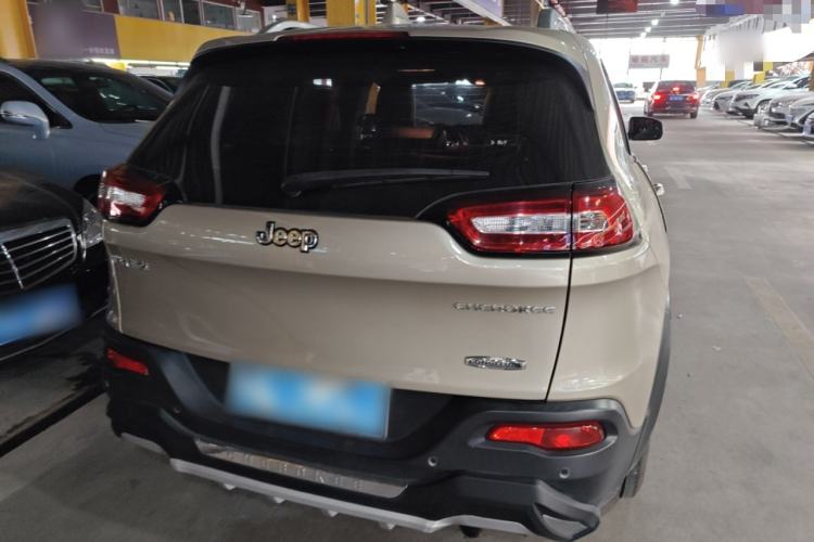 Used  Cherokee 2016 2.4L Leading Edition
