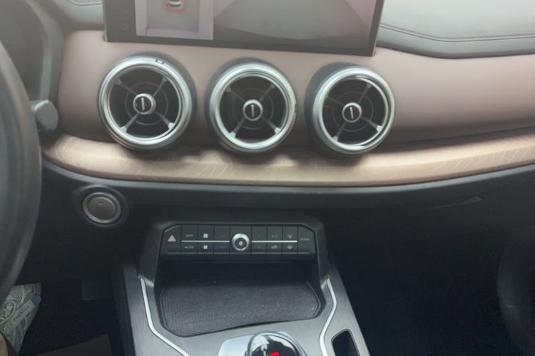 Used Wey VV5 2020 1.5T Two-Wheel Drive Smart Pioneer
