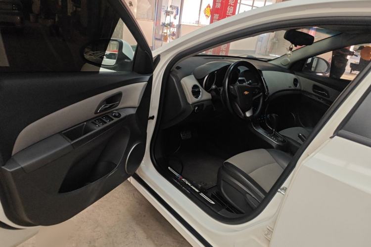 Used Chevrolet Cruze 2013 Hatchback 1.6L Automatic Luxury Model
